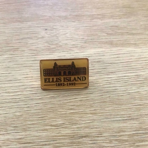 Vintage Ellis Island 1892-1992 Pin - Picture 1 of 2
